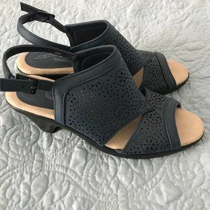 NWOT Navy Easy Street Sandals